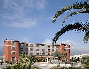 Gold Hotel